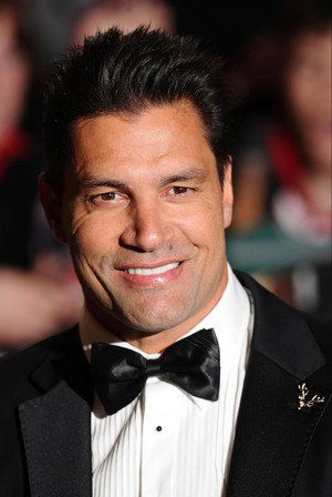 Manu Bennett photo