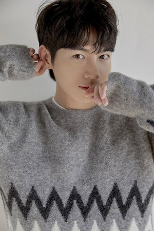 Yoo Hwan photo