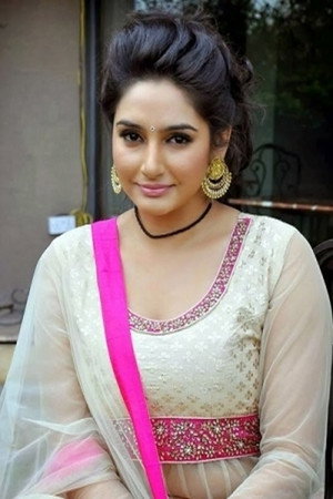 Ragini Dwivedi photo