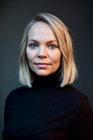 Photo of Lisa Leonard from the Latest Netflix gallery