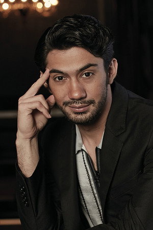 Reza Rahadian photo