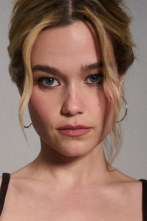 Photo of Sarah Catherine Hook from the Latest Netflix gallery