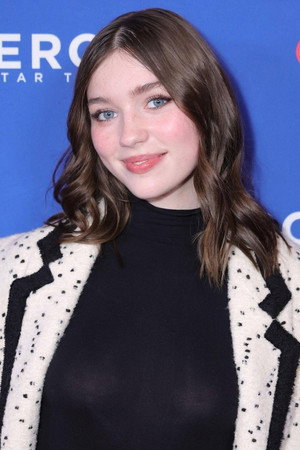 Photo of Alexa Swinton from the Latest Netflix gallery