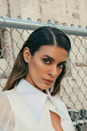 Laysla De Oliveira photo