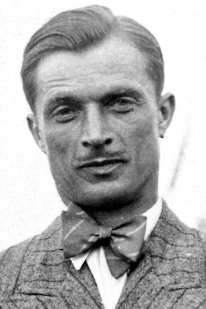 Photo of Ralph Faulkner from the Latest Netflix gallery
