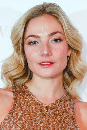 Clara Paget photo