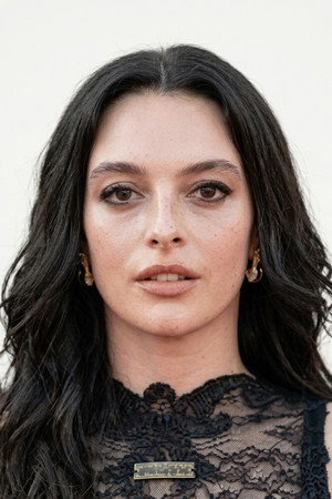 Photo of Melis Sezen from the Latest Netflix gallery