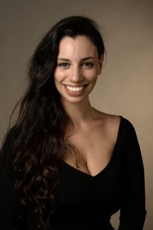 Photo of Ana Fontán from the Latest Netflix gallery