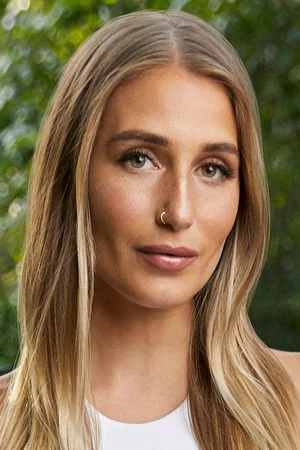 Photo of Amanda Batula from the Latest Netflix gallery