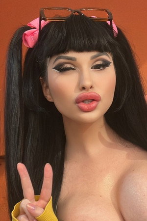 Photo of Bailey Jay from the Latest Netflix gallery