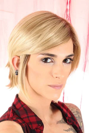 Photo of Nina Lawless from the Latest Netflix gallery