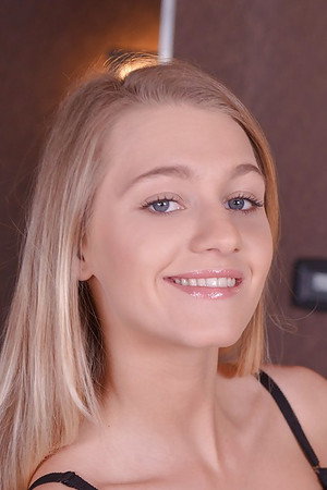 Photo of Sara Coul from the Latest Netflix gallery