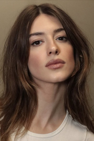 Photo of Daisy Edgar-Jones from the Latest Netflix gallery