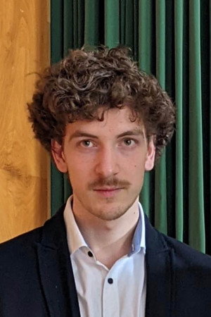 Photo of Theo Weise from the Latest Netflix gallery