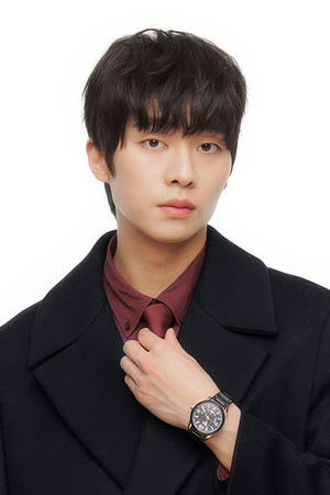 Photo of Lee Sung-shin from the Latest Netflix gallery