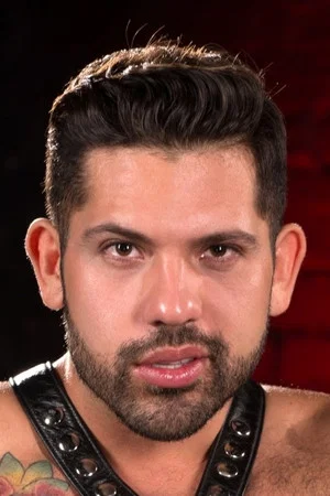 Photo of Alessandro Del Toro from the Latest Netflix gallery