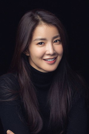 Lee Si-young photo