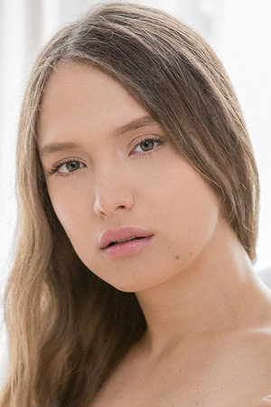 Photo of Izzy Lush from the Latest Netflix gallery