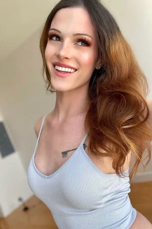 Photo of Carrie Emberlyn from the Latest Netflix gallery