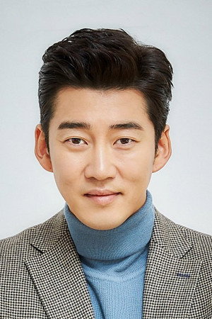 Yoon Kye-sang photo