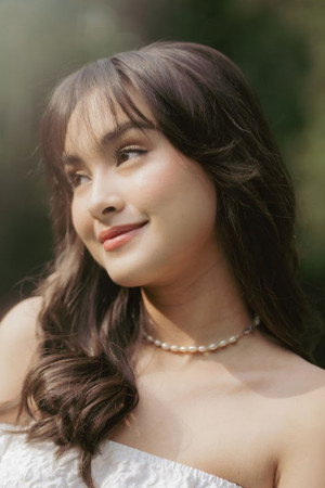 Photo of Caitlin Halderman from the Latest Netflix gallery