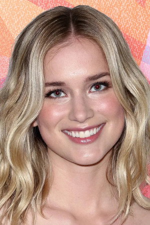 Photo of Elizabeth Lail from the Latest Netflix gallery