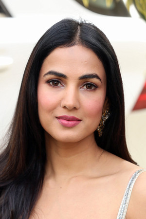 Sonal Chauhan photo