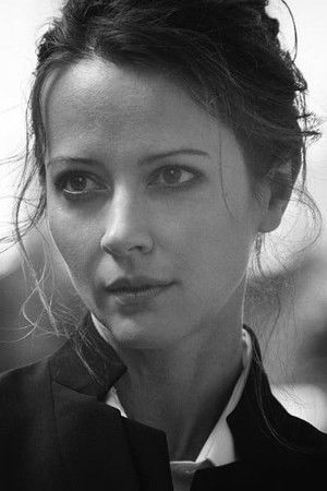 Amy Acker photo