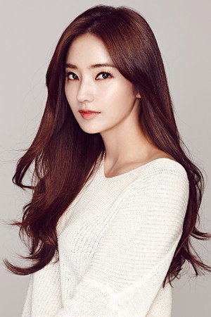 Han Chae-young photo