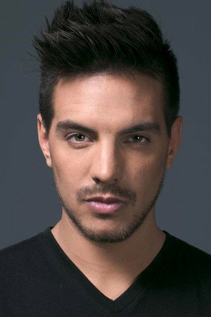 Vadhir Derbez photo