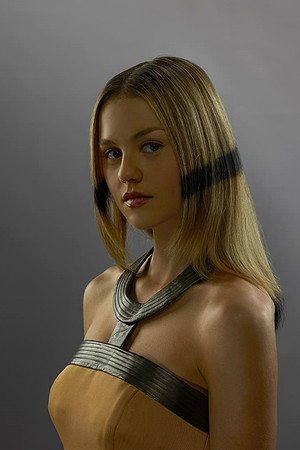 Photo of Isabelle Cornish from the Latest Netflix gallery