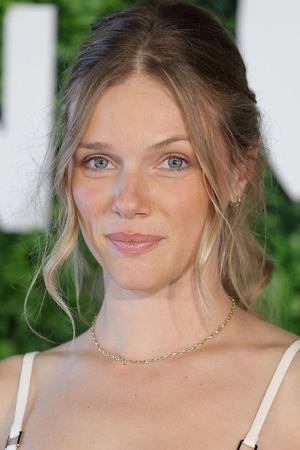 Tracy Spiridakos photo