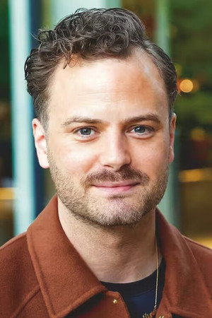 Photo of Jim Bakkum from the Latest Netflix gallery
