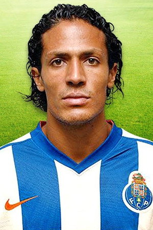 Photo of Bruno Alves from the Latest Netflix gallery