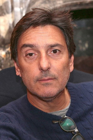 Photo of Yvan Attal from the Latest Netflix gallery