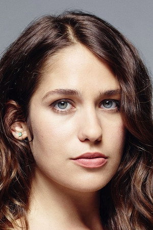 Lola Kirke photo