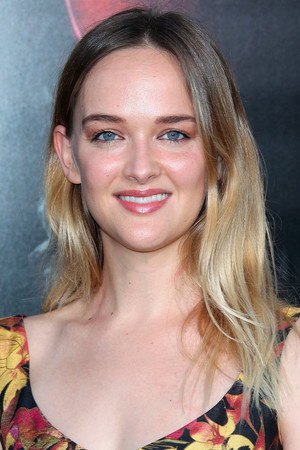 Photo of Jess Weixler from the Latest Netflix gallery