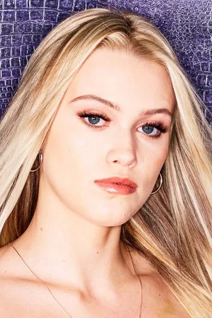 Photo of Chloe Rose from the Latest Netflix gallery