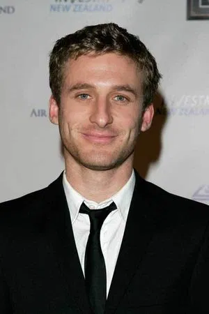 Photo of Dean O'Gorman from the Latest Netflix gallery