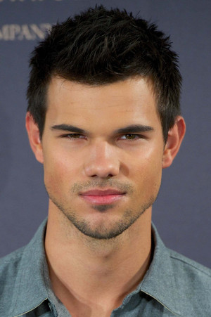 Taylor Lautner photo
