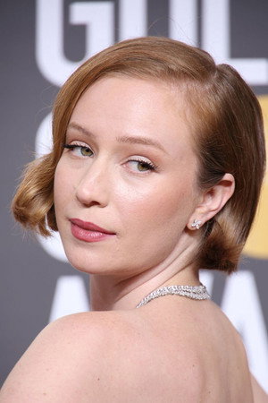 Photo of Hannah Einbinder from the Latest Netflix gallery
