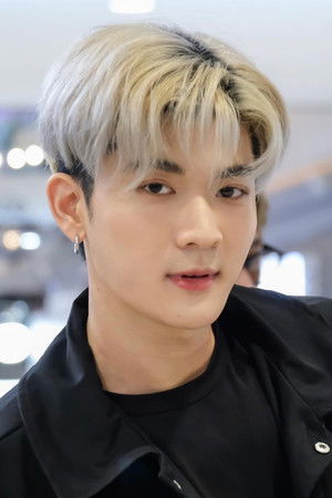 Thanut Jiraratchakit photo