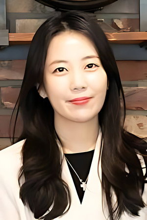 Photo of Lee Si-eun from the Latest Netflix gallery
