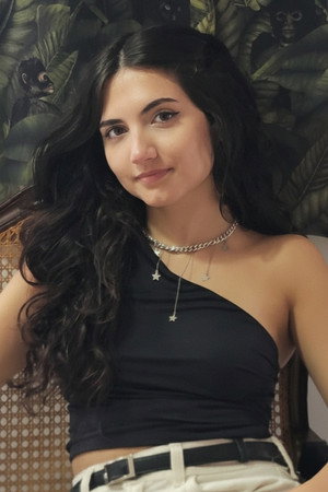 Photo of Clara Gomes from the Latest Netflix gallery