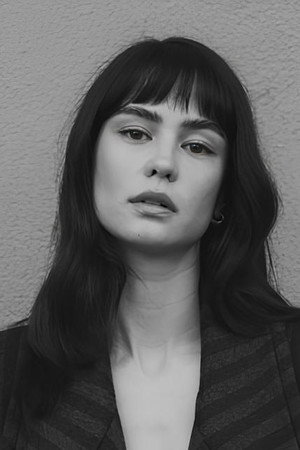 Photo of Courtney Eaton from the Latest Netflix gallery