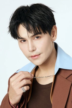 Phromphiriya Thongputtaruk photo