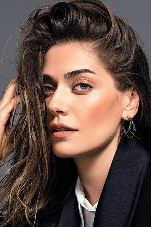 Öznur Serçeler photo