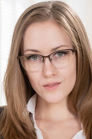 Photo of Lindsey Love from the Latest Netflix gallery