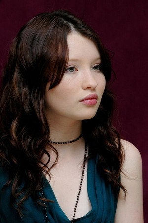 Emily Browning photo
