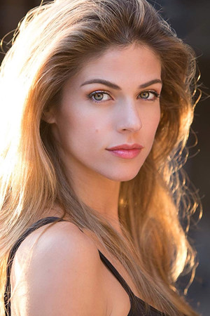 Stephanie Cayo photo